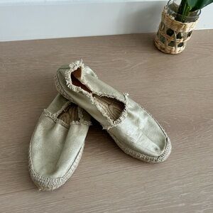 Castaner Kito Gold Espadrilles – Style and Comfort at an Amazing Price